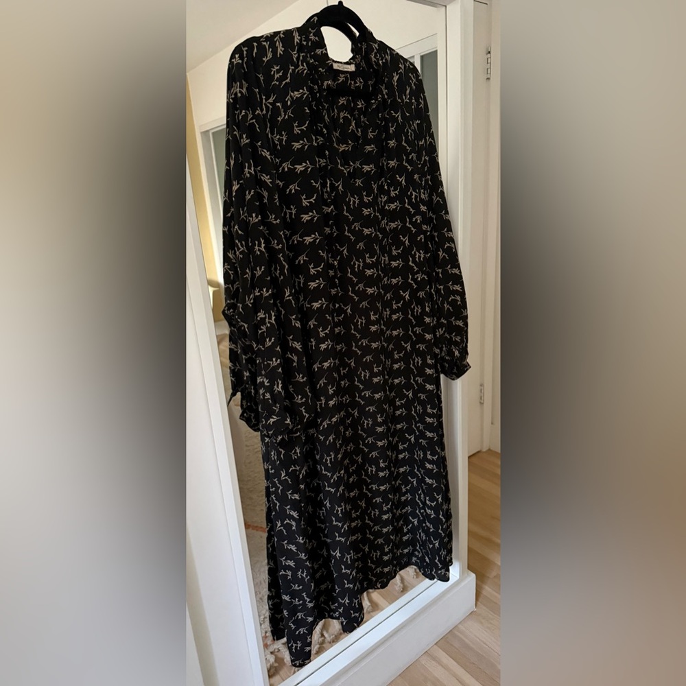 Mes Demoiselles Paris 
100% Maxi Silk Black Dress with pockets 
Sz M / L 🖤
